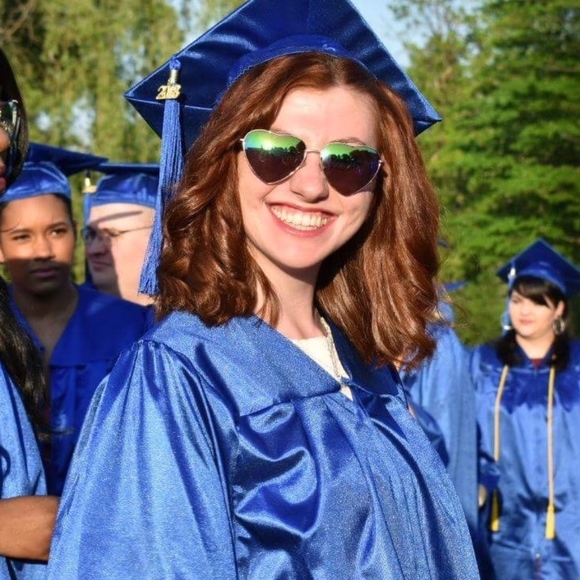 Meet your Posher, Kaitlyn - Picture 4 of 6